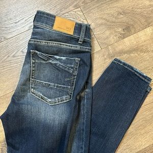 NWOT —BKE VICTORIA UNIVERSAL FIT MID-RISE ANKLE SKINNY SIZE 27